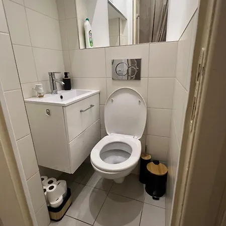 Perfectly Located 1 Bed - Port Of Apartament *